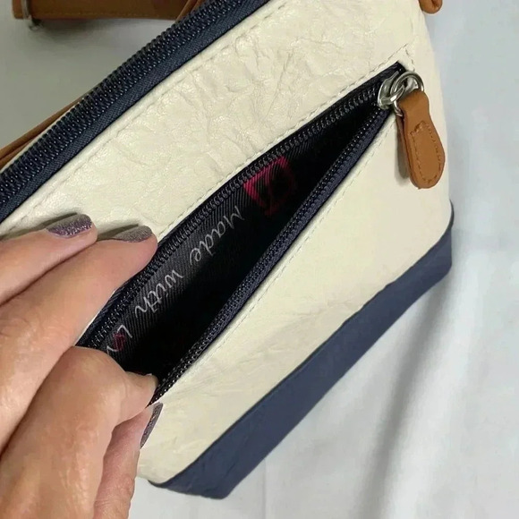 New Stone Mountain White Blue Leather Crossbody - Picture 6 of 11